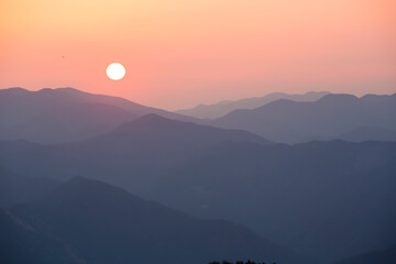 玉置神社から見た山々の夕景 © Paylessimages