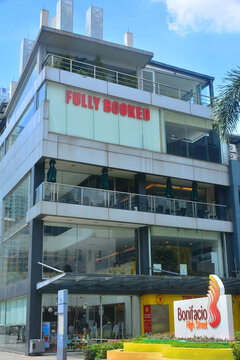 Fully Booked Facade In Bonifacio High Street, Taguig, Philippines