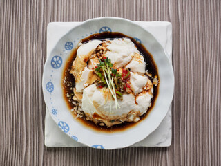 아시아 음식 순두부와 간장소스 
