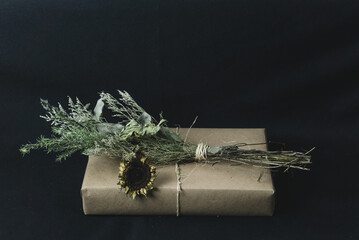 Kraft paper gift box, gift with dried sunflower ornament