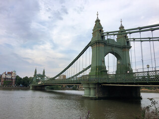 Fototapeta na wymiar Hammersmith Bridge across the river Thames