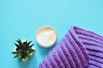 Obraz na płótnie Canvas Natural cream with aloe vera extract. Skin care in the autumn and winter seasons