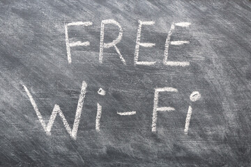 Fototapeta premium chalk inscription free wi-fi on black chalkboard