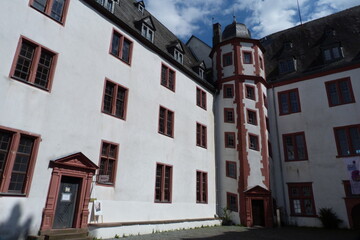 Treppenturm weißes Schloss Lichtenberg in Hessen