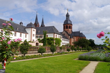 Fototapeta na wymiar Putte Konventgarten Basilika in Seligenstadt in Hessen