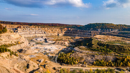 Kopalnia Wapienia Czatkowice – odkrywkowa kopalnia - kamieniołom wapieni w Czatkowicach w województwie małopolskim © Franciszek
