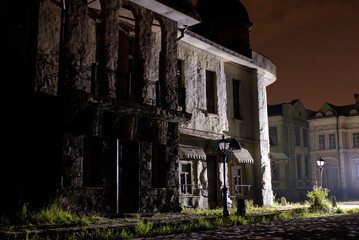 dark empty streets of London at night