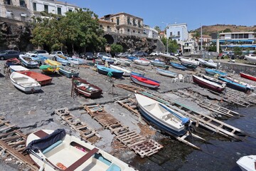 Aci Castello - Barche sulla spiaggia