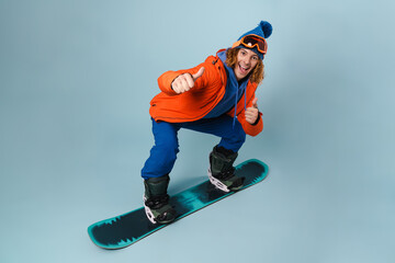 Young guy posing on a snowboard