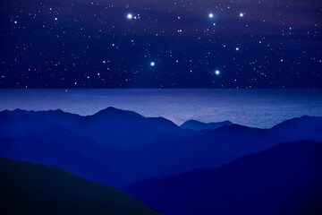 星空と山々