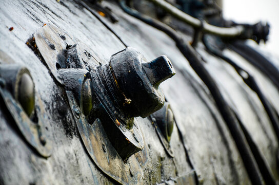 Old metal screw

4928 x 3264 px
300 dpi
