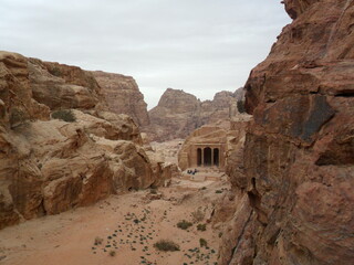 Fototapeta premium Exploring the archeological site of Petra and the red sandstone landscapes in Jordan