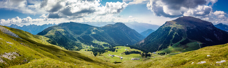 Fototapeta na wymiar mountains of the Latemar in Italy near Bozen