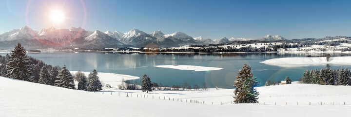 Obraz premium panoramic landscape at winter with alps mountains in Bavaria