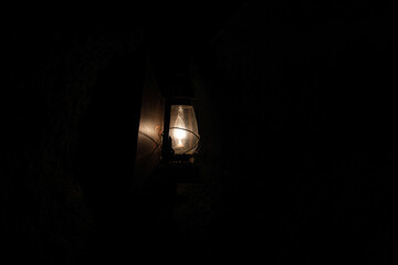 洞窟のランプ