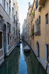 Obraz na płótnie Canvas Malerische Gassen und Kanäle in Venedig
