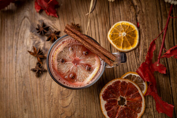 Mulled wine with red wine, orange and spices
