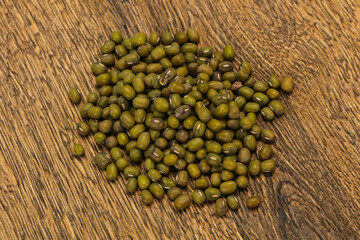 Dry raw beans mung for cooking