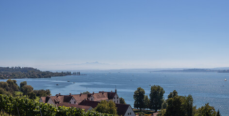 Bodensee bei klarem Himmel