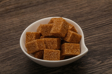 Cane sugar cubs in the bowl
