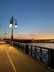 Pont de Pierre au coucher de soleil à Bordeaux, Gironde