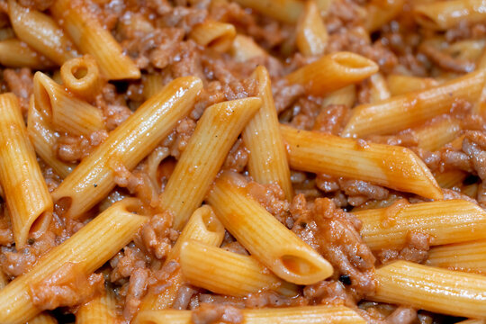Macarrones con carne picada y salsa de tomate