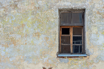 Fototapeta na wymiar Old window on the wall.