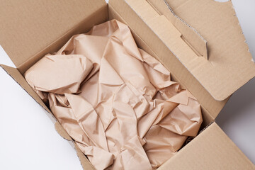 ダンボールと緩衝材