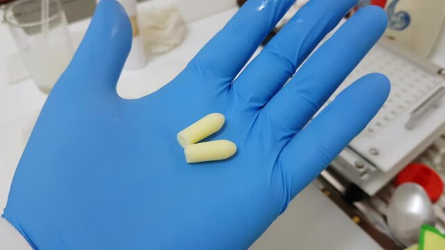 Infant suppositories in a clinical environment. Paediatric treatment concept