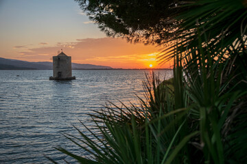 Mulino a vento al tramonto nella laguna di Orbetello - Provincia di Grosseto - Toscana - Italia © GianlucaMenciassi