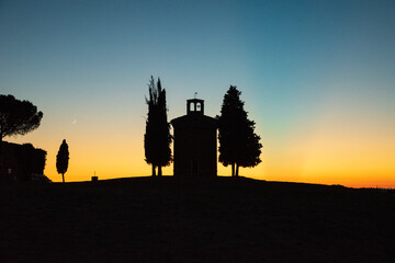 Cappella della Madonna di Vitaleta al tramonto, San Quirico d'Orcia