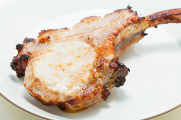 骨付き豚ロースのソテー