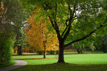Fototapeta na wymiar Park in Fürth, Germany during autumn season 