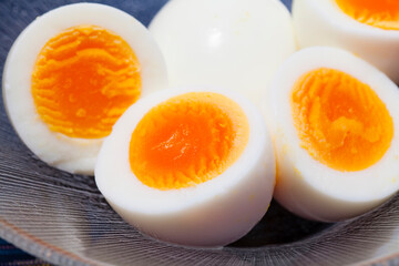 halbgekochte Eier