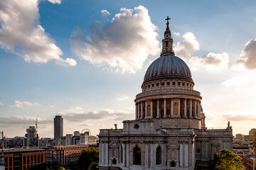 Fototapeta na wymiar St Paul’s cathedral at sunset in London, England