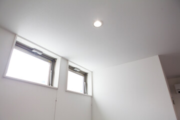 新築オフィスの窓