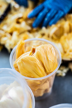 Preparing and selling jackfruit