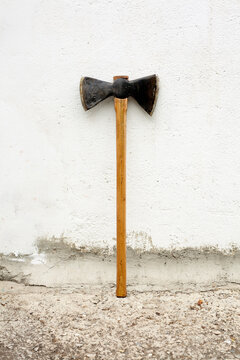 Axe agains the wall