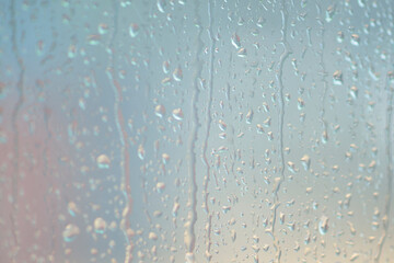 ガラスについた雨粒