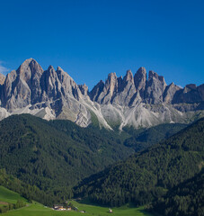 Fototapeta na wymiar Puez-Odle, Dolomiti, Val di Funes, Italy