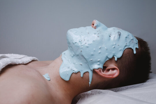 Repairing skin by alginate hydration mask.