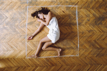 The concept of the isolation woman in her inner space and the fear of an exit