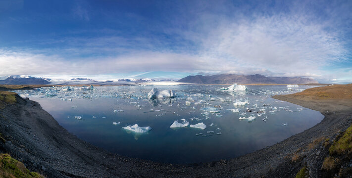 Panoramic view of a glacial lake in Iceland
