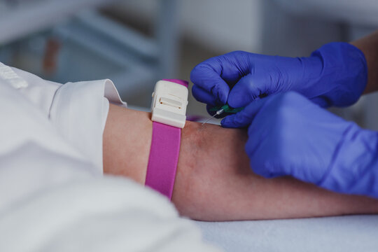 Doctor collection blood from vein for test