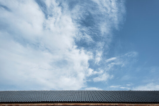 The eaves of ancient buildings under blue sky and white clouds