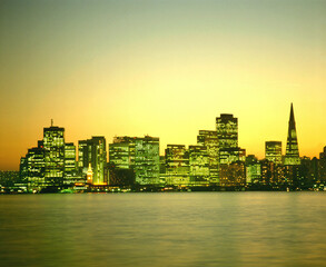 サンフランシスコのビル群の夜景
