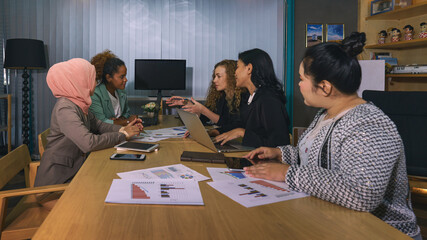 diverse businesswomen teamwork have business meeting and presentation
