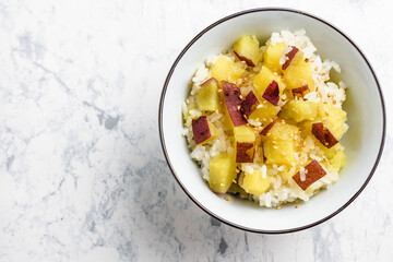 秋の味覚　サツマイモご飯