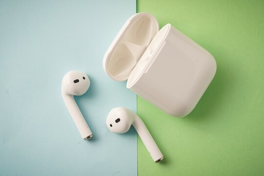 Apple Airpods wireless earphone