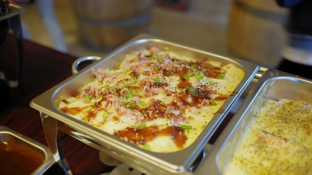buffet food heated egg bacon hot